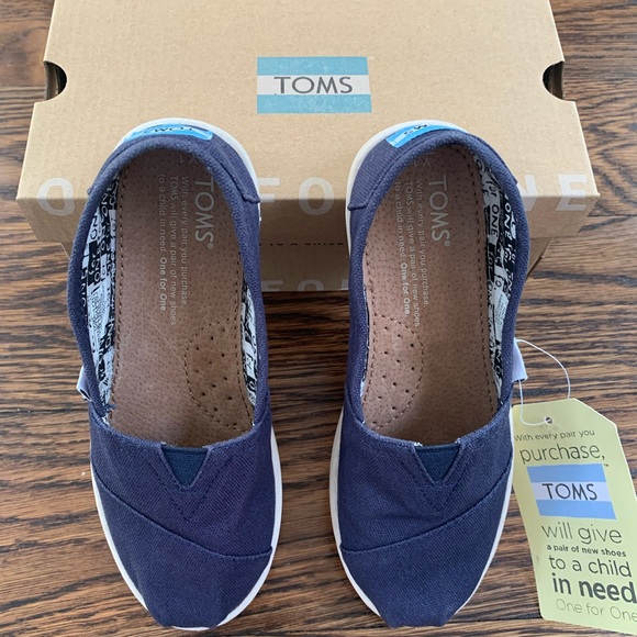 Toms Canvas classic shoes, Brand New - Picture 2 of 7